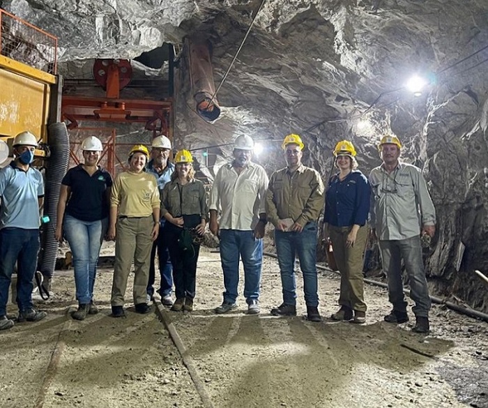 Pesquisadores durante visitas de campo