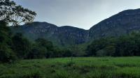 Figura 1- Visão panorâmica da Serra de Jacobina na trilha para o sítio Cachoeira das Arapongas. Foto: Ricardo Fraga