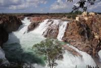 Cachoeira de Paulo Afonso que apresenta um desnível de 80 metros em relação à superfície aplainada por onde corre o Rio São Francisco. Fonte: https://jp-lugaresfantasticos.blogspot.com/2012/07/cachoeira-de-paulo-afonso-ba-al.html. Acesso em: 19 dez.2018.