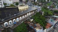 Escarpa da Falha de Salvador, atualmente antropizada com obras de contenção e estabilização de encostas, Salvador-Ba.