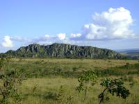 Morro Cabeludo visto a partir do Pico dos Pireneus. Fonte: Proposta Geoparque dos Pireneus (CPRM, 2010)