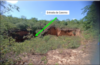 Imagem da área da Dolina que dá acesso à entrada da Caverna. 