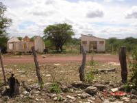 Construções no lado norte da estrada. Local indicado para inicio das observações. Foto: Antônio José Dourado Rocha, 2015.