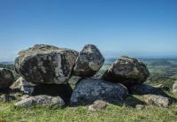 Detalhe das formas dos blocos e o equilíbrio natural adquirido ao longo do tempo geológico.