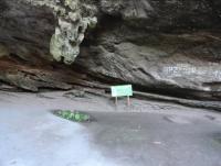 O Salão das Estalactites e a segunda da trilha de acesso ao topo da Pedra do Segredo. Fotografia: Carlos Peixoto, 2014.