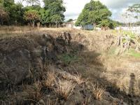 Visão geral do geossítio Riolito Engenho Algodoais, que foi uma antiga pedreira de extração da rocha para construção da rodovia PE-060. Foto: Rogério Valença Ferreira.