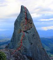 Linha de escalada no Três Pontões. Foto de Naoki Arima. www.naokiarima.com