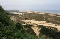 O topo do morro dos Conventos observa-se a praia Arroio do Silva e foz do rio Araranguá. (Autor: Michel Godoy/2011)