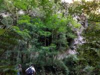 Gruta localizada no paredão de arenito