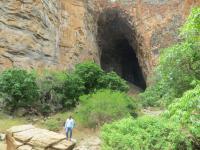 Vista da altura da entrada da caverna de Brejões. Foto: Violeta de Souza Martins, 2019.