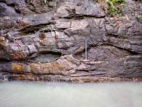 Lentes de diabásio encontradas na queda principal.