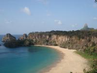 Falésia da Praia do Sancho, onde está localizado o mirante. Foto: Rogério Valença Ferreira.