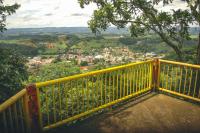 Vista do mirante em Vargeão observa-se as bordas da cratera. Autor: https://viagemturismoaventura.blogspot.com/ (2019) 