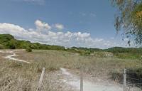 Relevo colinoso na região do sítio da geodiversidade Banho de Argila de Gaibu. Foto: Google Street View.
