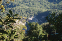 Paredão da Caverna Laje Branca, que pode ser avistado a partir da estrada do lajeado, aqui proposta como um Geossítio potencial