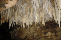 Toda a caverna é bastante ornamentada. 