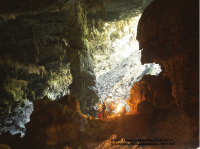 Cena do interior da caverna. Fonte http//renatopetar.blogspot.com.br/2012/08/caboclos-petar.html