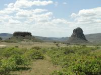 Visão panorâmica do Vale do Julião, com relevos residuais em arenitos da Formação Tacaratu. Foto: Rogério Valença Ferreira.