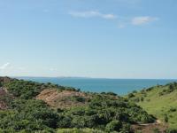 Vista panorâmica do Cabo de Santo Agostinho a partir do Mirante da Vila de Nazaré, onde se observa os morros que formam o promontório. Foto: Rogério Valença Ferreira.