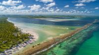 Vista panorâmica do geossítio Recifes de Arenito e Algálicos Praia dos Carneiros. Foto: https://brunomanso.com.br/ . Acesso em 01/11/21.